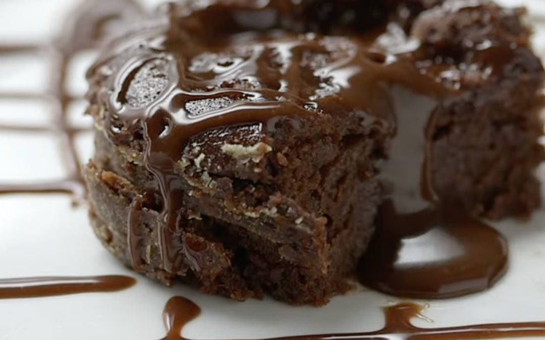 Bolo lava de chocolate: aprenda a fazer essa versão deliciosa de petit gateau