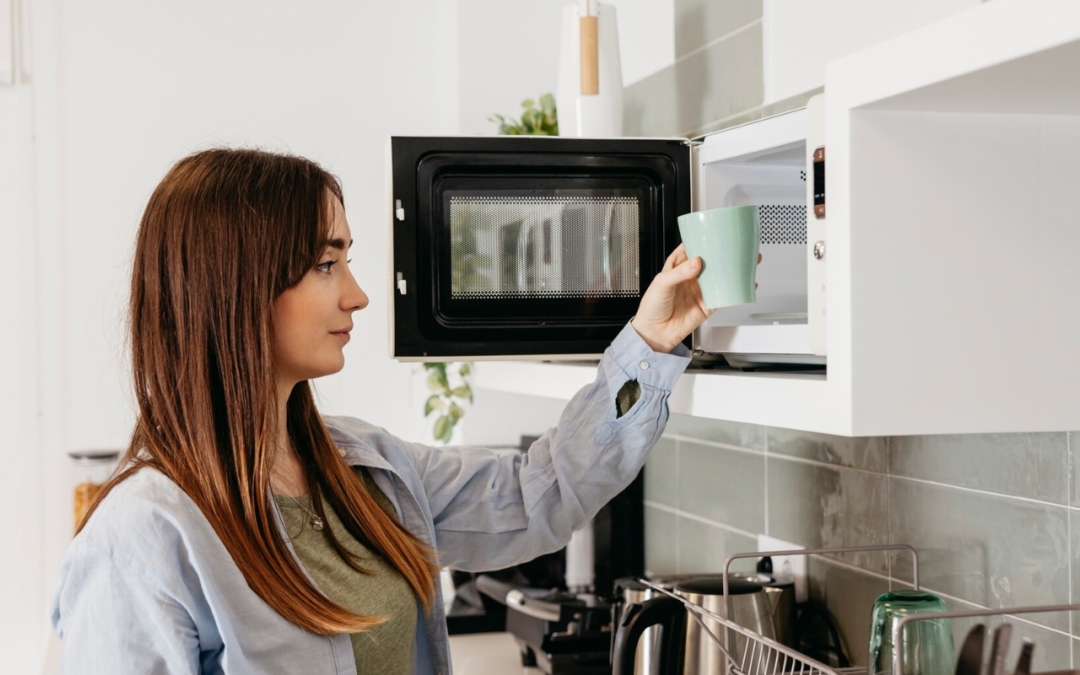 Tudo o que você não sabia que o seu micro-ondas faz por você na cozinha: 5 truques