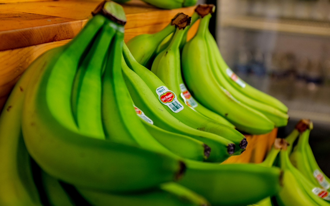 Truque com micro-ondas faz banana verde ficar perfeita para comer em segundos