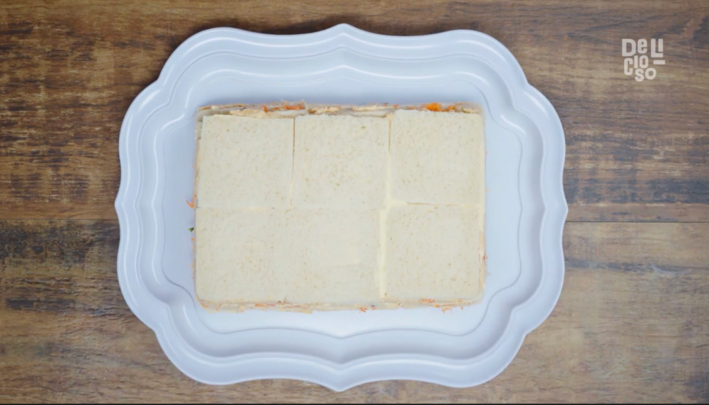 Bolo de frango com batata palha