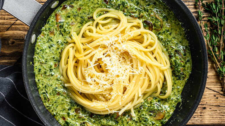 Macarrão com pesto