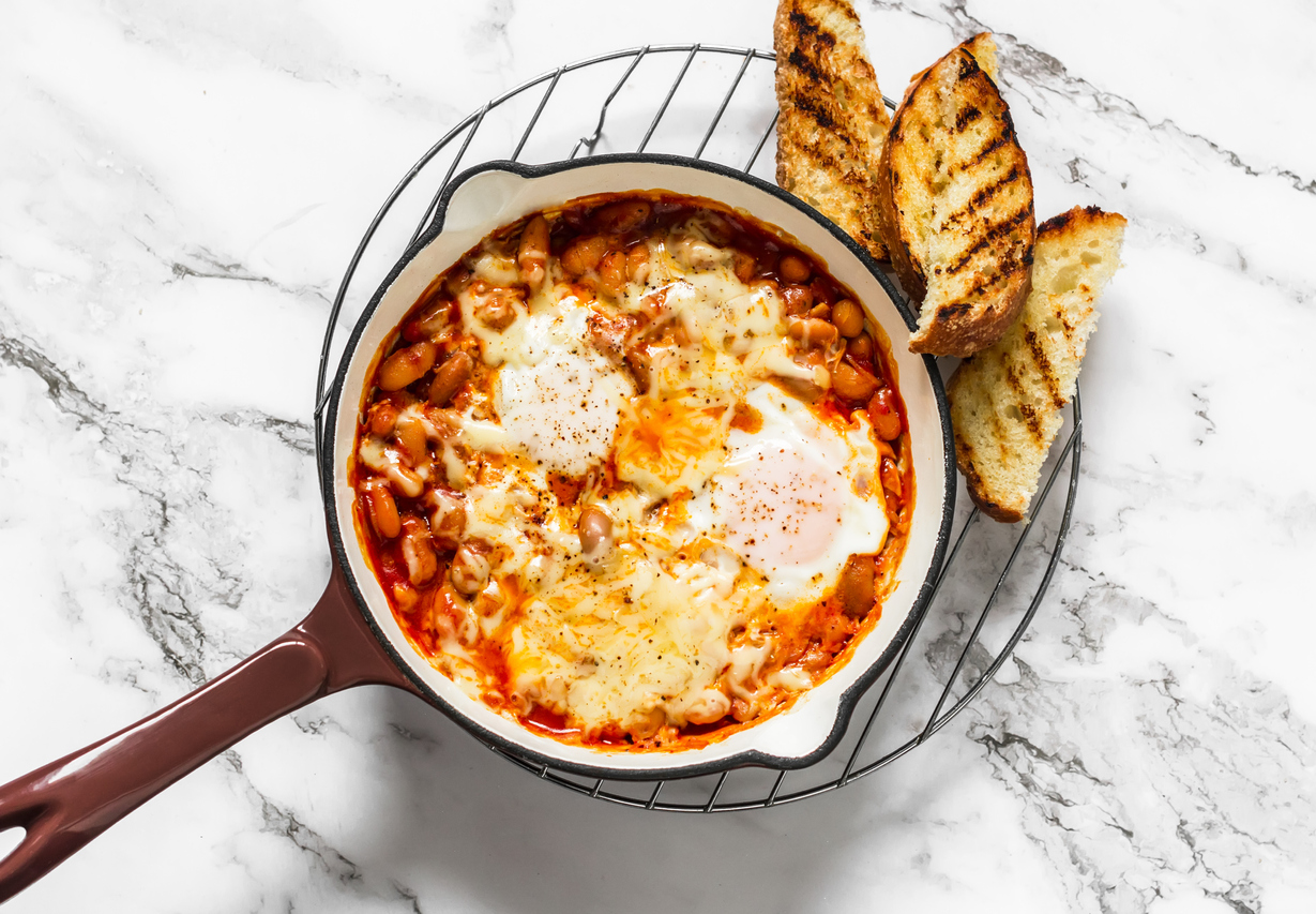 Ovos ao forno com queijo e molho