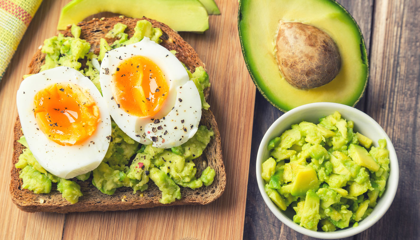 Avocado toast com ovos