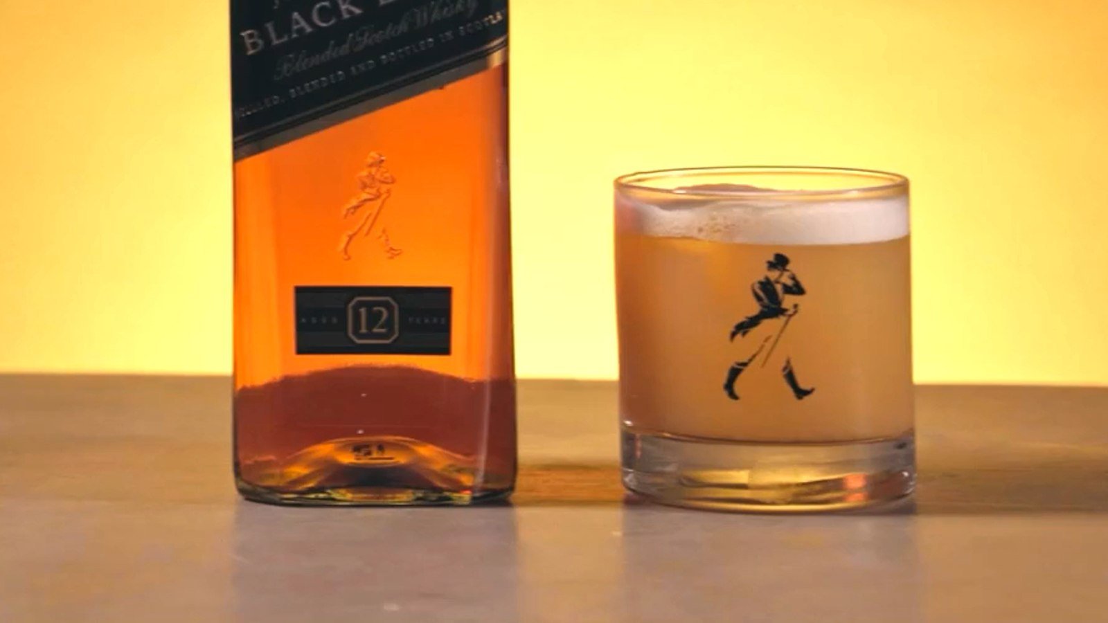 Black Sour: drink com whisky leva um toque de chef