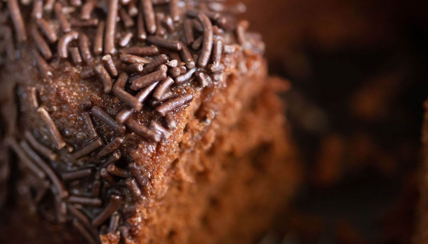 Bolo de chocolate universal que todo mundo acerta no preparo: receita é perfeita!