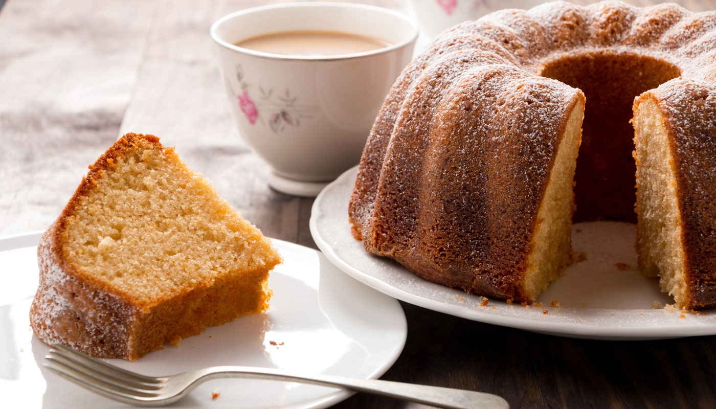 Bolo de iogurte é receita diferente para variar o café da tarde: opção simples e levinha