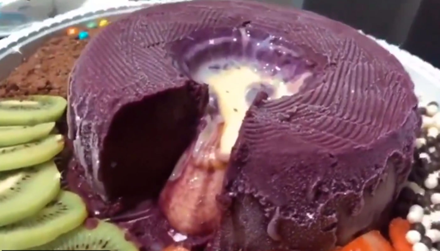 Brasileiro está encantado com este “bolo vulcão” de açaí: “Nunca quis tanto um bolo na vida”