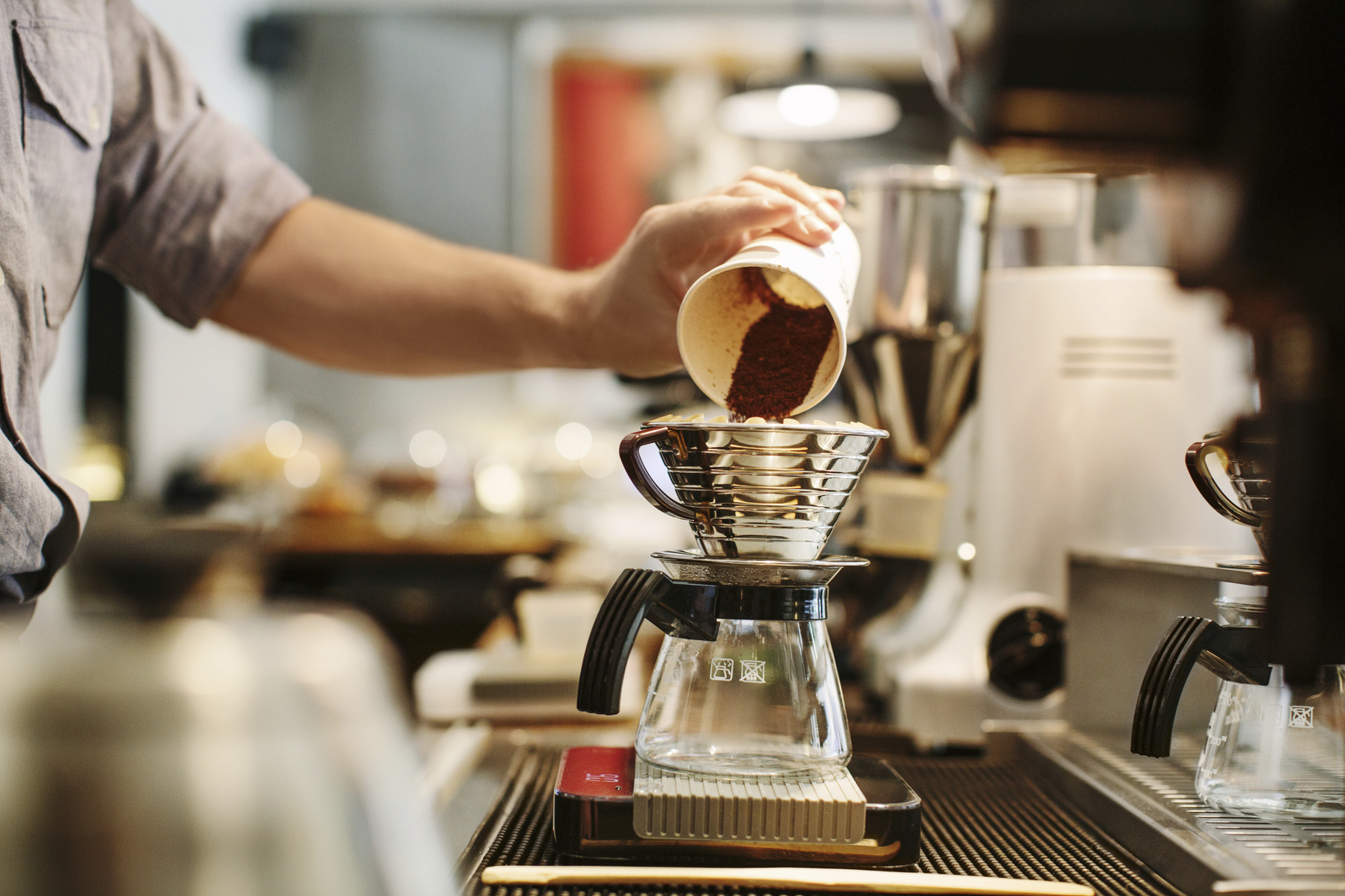 Ferver a água mais 6 erros ao preparar café especial que podem alterar o sabor