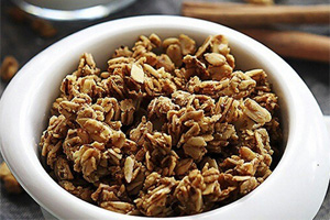 Granola de canela com abóbora é receita turbinada pela mistura de ingredientes-chave