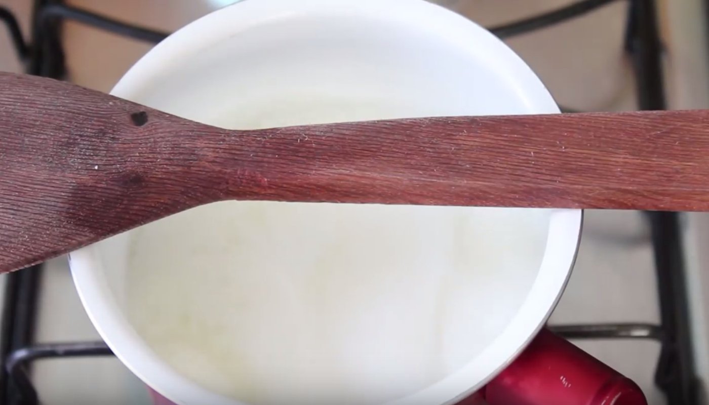 Nunca mais suje fogão com leite fervido: aprenda truque que evita que ele transborde