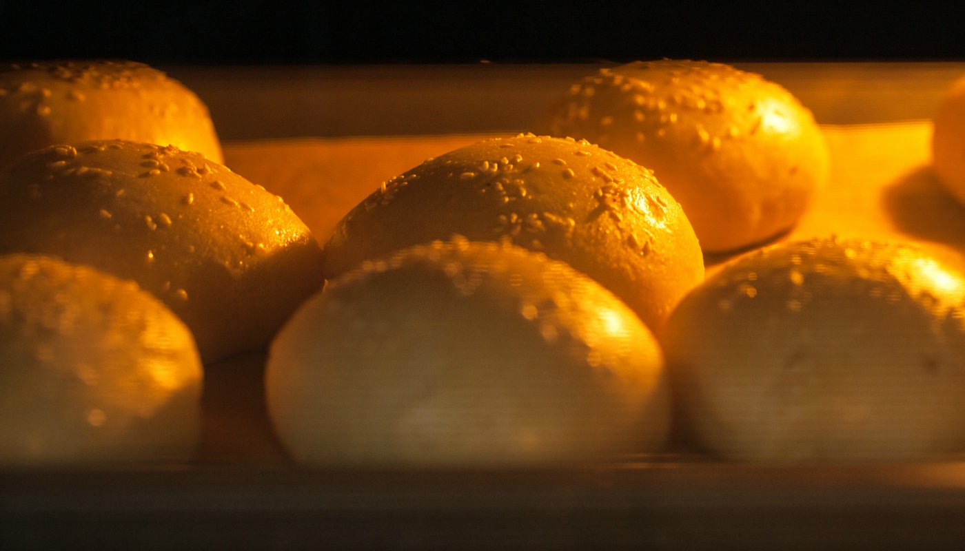 Pão de leite fofinho feito em 3 minutos com 3 ingredientes é gostoso e muito fácil