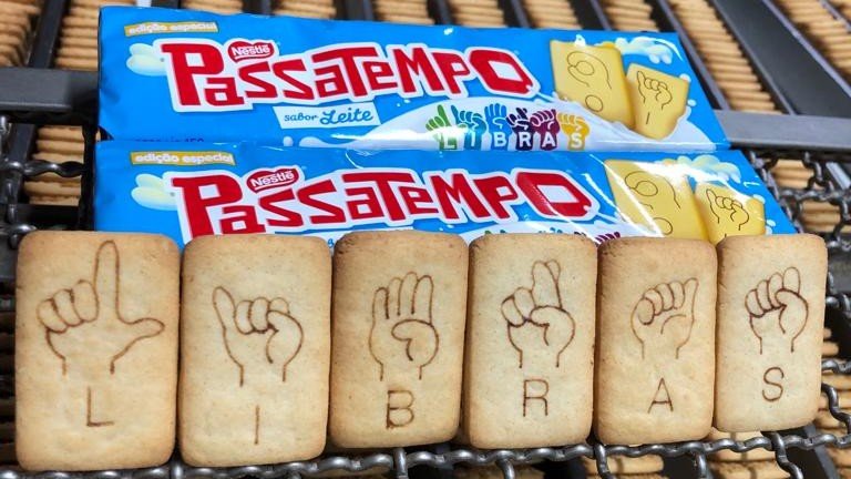 Nestlé lança biscoito Passatempo com alfabeto em Libras: chega ao mercado ainda em agosto