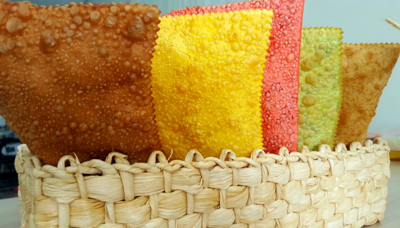 Pastelaria serve “pastel gateau” e coloridos com sabor: pimenta, ervas finas e parmesão