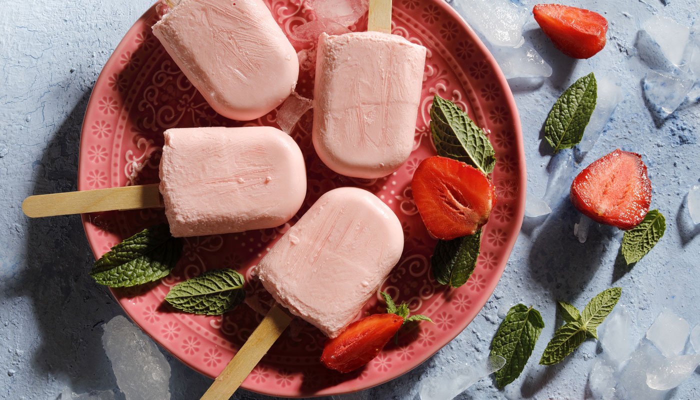 Como fazer picolé de iogurte: delícia cremosa, fresquinha e saudável é facílima de preparar