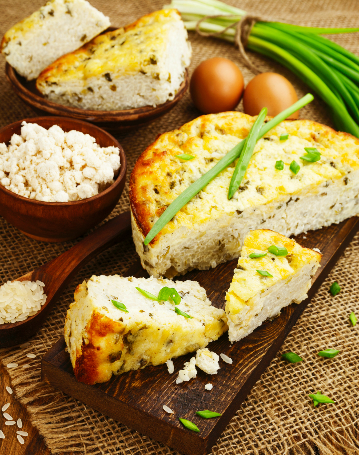 Torta de arroz gratinada para o dia a dia: aprenda receita com gostinho de queijo