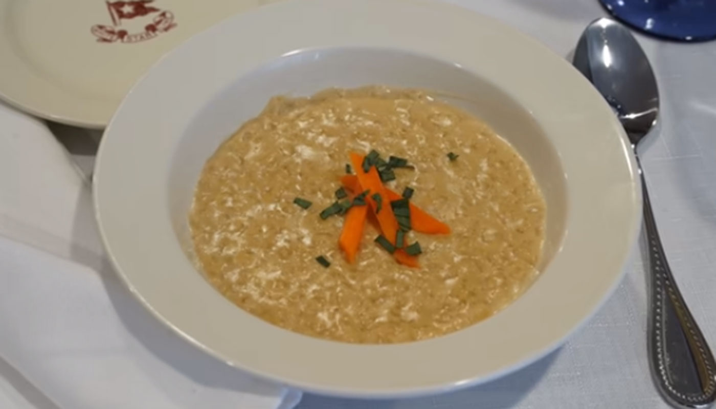 Sopa de arroz servida no Titanic